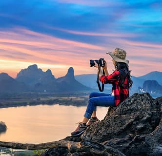 The artist vocation is to send light into the human heart.